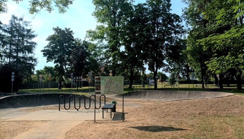 Pumptrack w parku w Brzeszczach powstał z inicjatywy LGD...