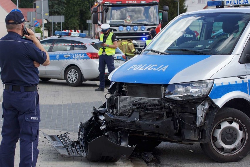 Brzeziny: Pijany kierowca staranował policyjny radiowóz