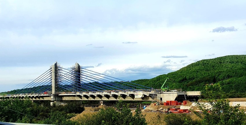 Mostu w Kurowie ma juz liny