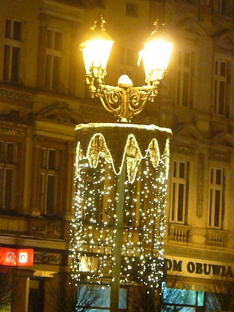 Krotoszyn - Świąteczno-noworoczne iluminacje tworzą niezwykły nastrój