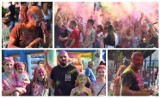 Kolor Fest 2022 w Pleszewie. Najbardziej kolorowa impreza zawitała do Pleszewa. W górę wysypały się kolorowe proszki