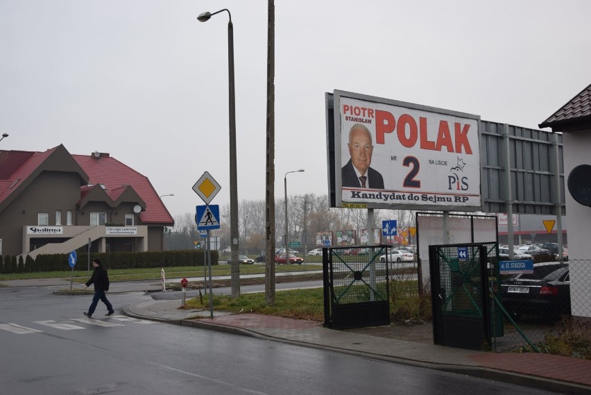 Dwa miesiące po wyborach jeszcze są w Wieluniu banery kandydatów [FOTO]