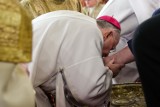 Uroczysta msza święta z obrzędem umywania nóg w katedrze na Wawelu