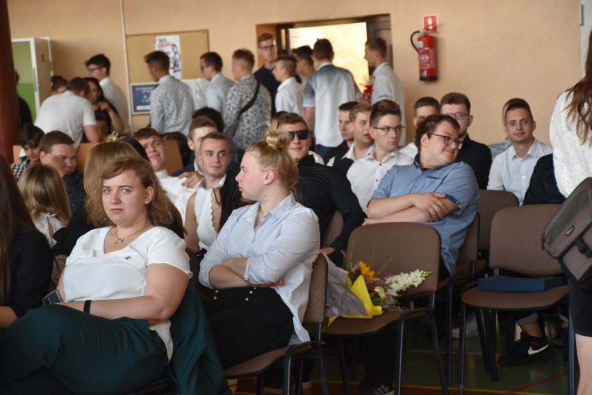 ZSZ Wolsztyn: Zakończenie roku w szkole branżowej. Uczniowie pożegnali się z placówką