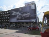 Reklamowa kamienica na skrzyżowaniu Kościuszki/Mickiewicza
