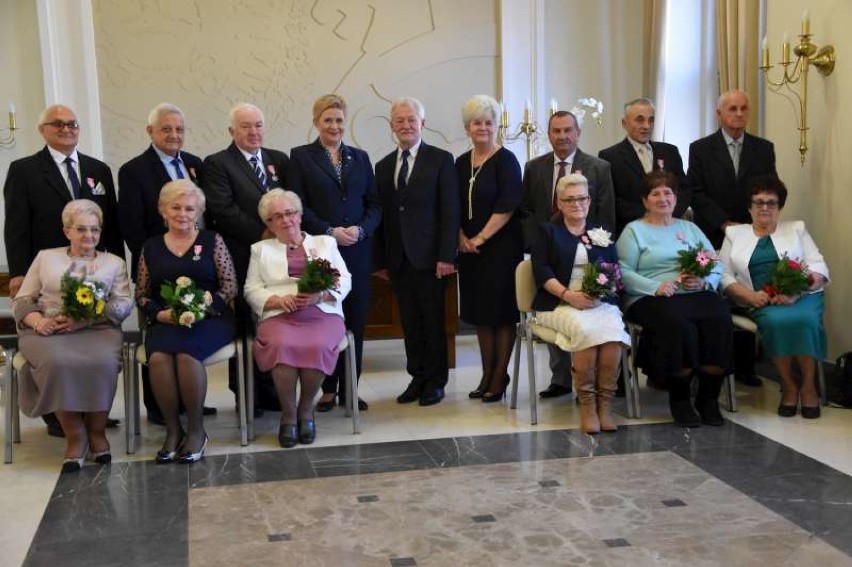 Spędzili ze sobą 50, 55 i 60 lat! Dziś kolejni małżonkowie odebrali medale za długoletnie pożycie małżeńskie