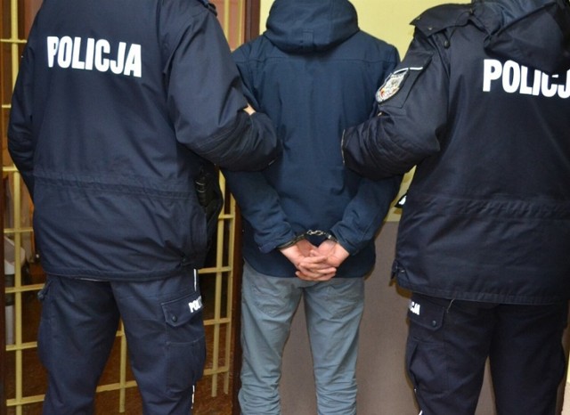 Policja w Oświęcimiu postawiła pięć zarzutów kradzieży sklepowych 19-latkom