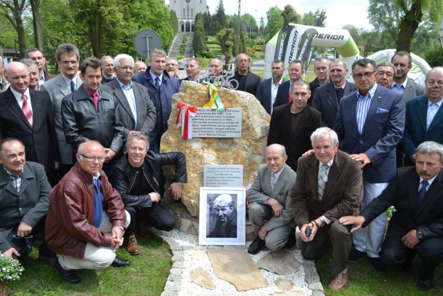 W Czernicy odsłonięto obelisk upamiętniający legendarnego trenera Karola Łukoszka