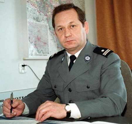Podinspektor Grzegorz Tabinowski informuje, że wytyczne w sprawie polis OC policjanci w całym kraju dostali z Komendy Głównej.