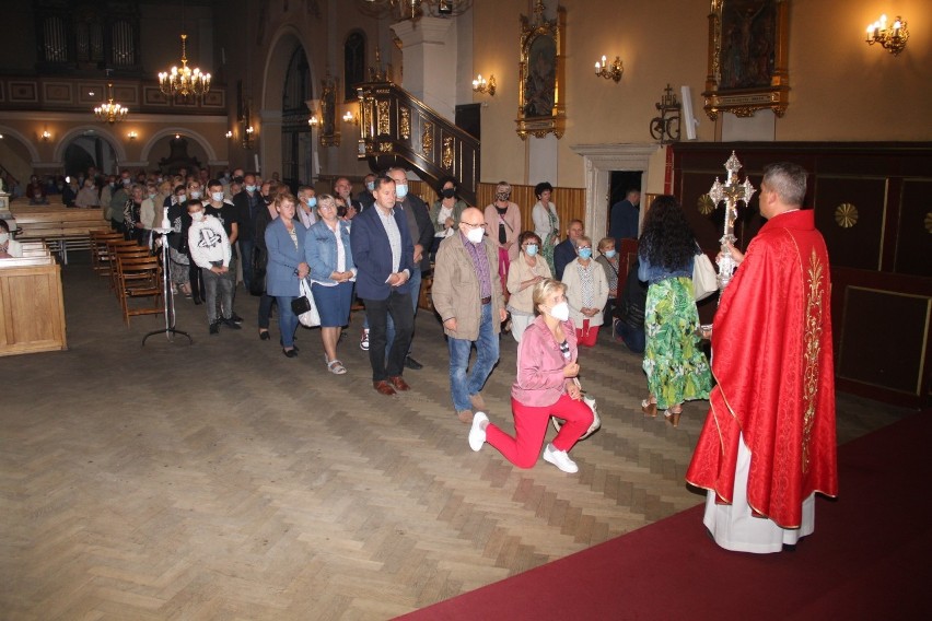 Odpust w parafii Podwyższenia św. Krzyża w Brzezinach. Była procesja i stragany z zabawkami