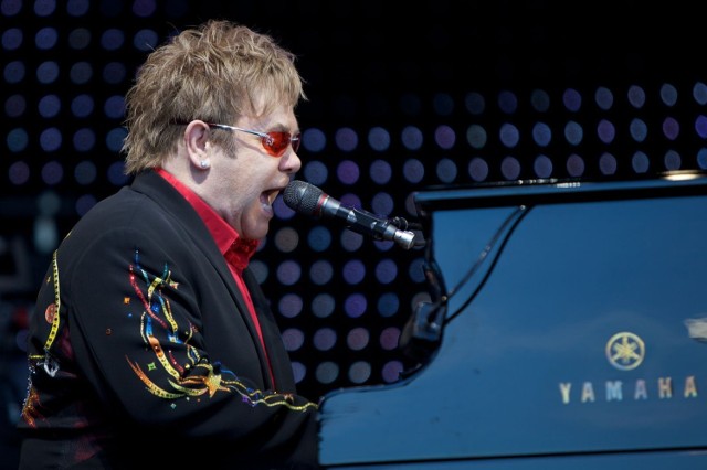 Elton John podczas koncertu w norweskim Skien, 20 czerwca 2009 roku.