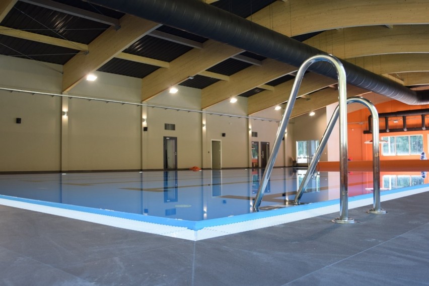 Nowy basen w Wolbromiu jest już gotowy. Nowoczesny obiekt z licznymi atrakcjami czeka już na otwarcie [ZDJĘCIA]