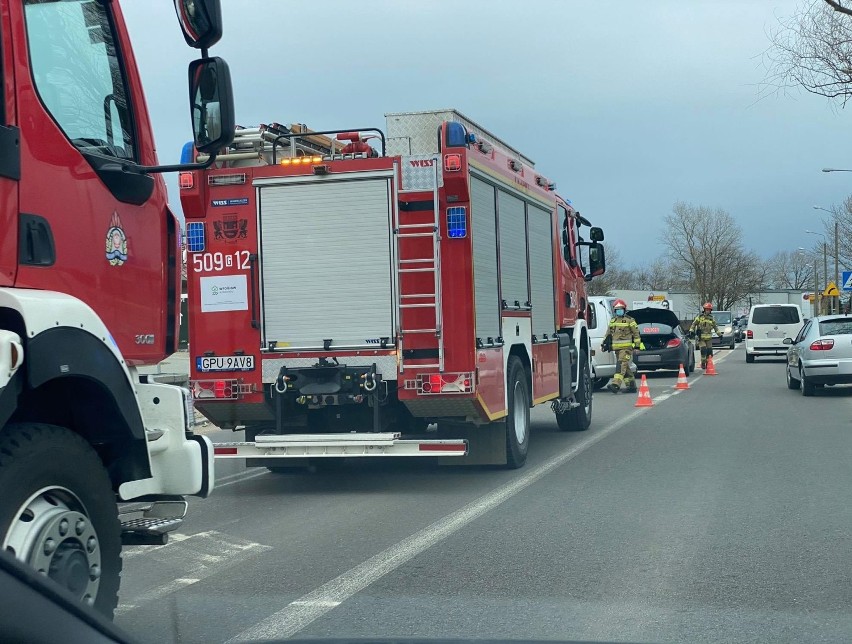 Wypadek we Władysławowie: zderzenie dwóch aut, jedna osoba ranna została zabrana do szpitala | ZDJĘCIA, NADMORSKA KRONIKA POLICYJNA