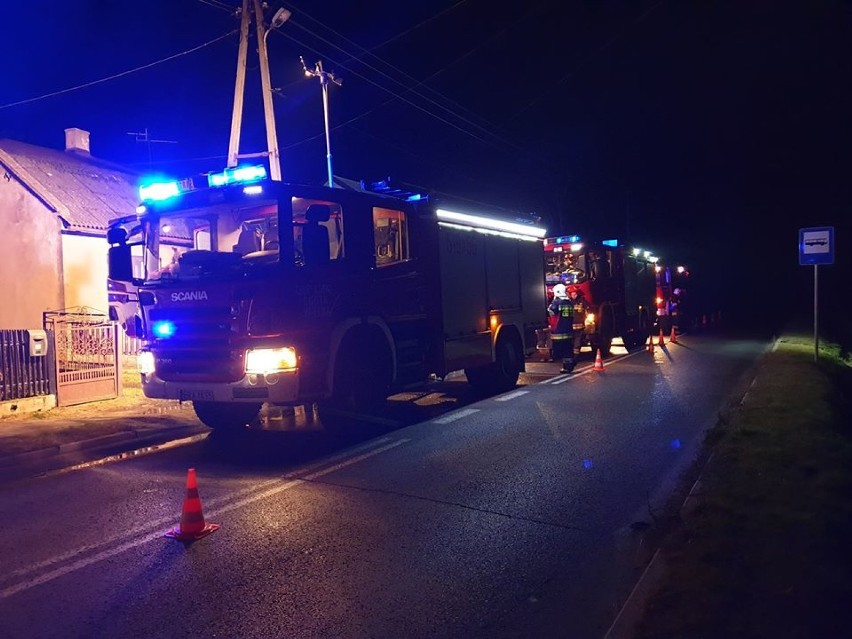 Pożar samochodu w gminie Lgota Wielka. Zagrożone były także budynki