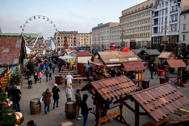 Na Placu Wolności trwają już przygotowania do kolejnej edycji Poznańskiego Betlejem. W tym roku świąteczny jarmark odbędzie się także przy Arenie i Rynku Łazarskim. 