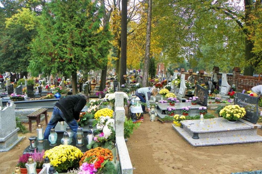Wszystkich Świętych: cmentarz w Wyrzysku