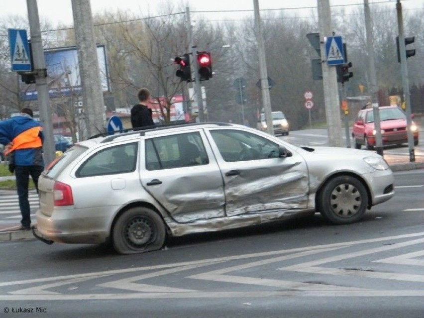 W wyniku zderzenia Skoda została obrócona. Fot. Łukasz Mic