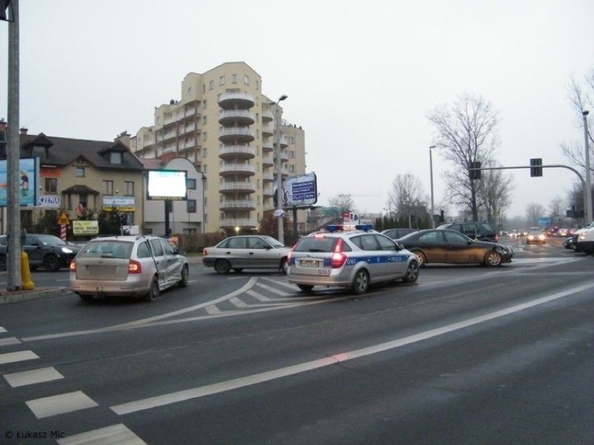 Pomimo groźnie wyglądającego zdarzenia obaj kierujący wyszli...