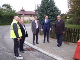 Kolejne miejscowości w powiecie jarosławskim mają nowe chodniki i drogi [ZDJĘCIA]