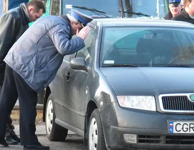 17 marca 2004 roku - policja znajduje samochód Aleksandry Walczak na Dworcu Głównym w Toruniu