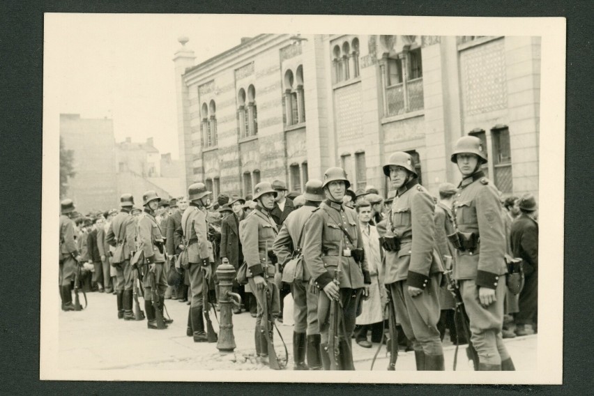 Więźniowie I Transportu na Placu Dożywocie 14 czerwca 1940...