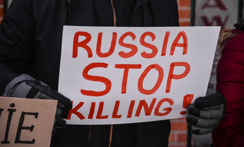 Pokojowa demonstracja w obronie Syrii pod konsulatem rosyjskim w Gdańsku [zdjęcia]