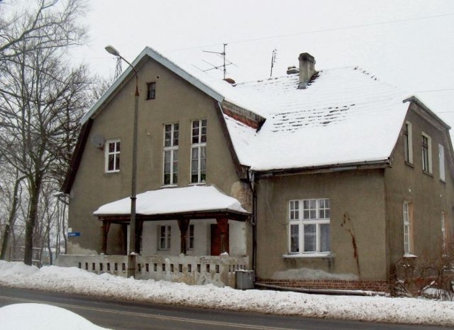 Mężczyzna zabił kobietę na ganku przed domem. Wcześniej wywabił ją z mieszkania pod pretekstem rozmowy