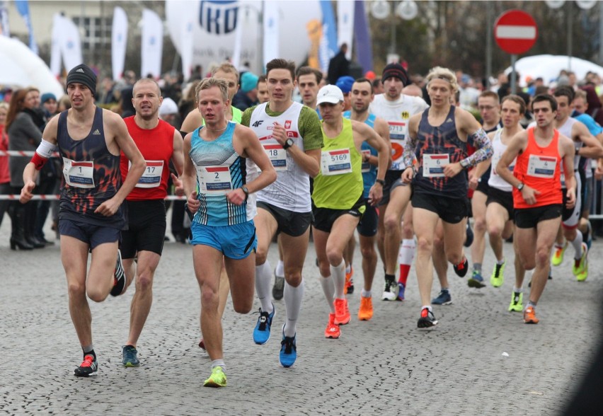 Zwyczaje biegaczy w Polsce. Lubimy biegać i chętnie pomagamy