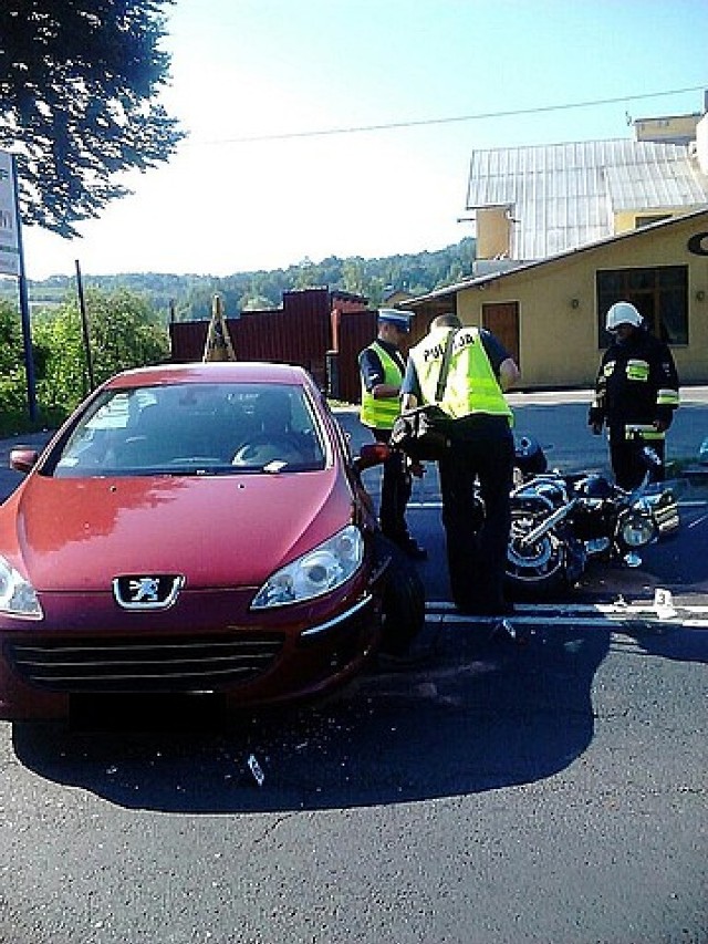 Wypadek w Babicy. Auto zderzyło się z motocyklem