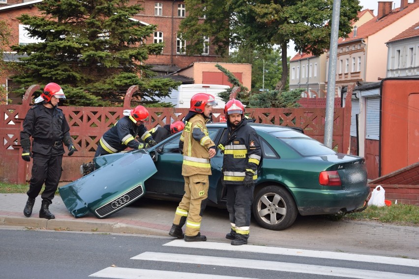 Wypadek na skrzyżowaniu w Szczecinku. Są poszkodowani [zdjęcia]