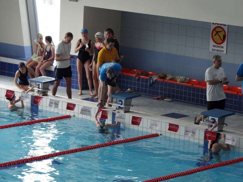 Zobacz, jak gimnazjaliści z Gminy Pleszew walczyli w turnieju pływackim