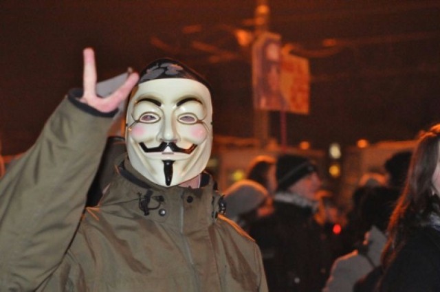 Uczestnik manifestacji przeciwko ACTA, która przeszła przez Wrocław 3 lutego