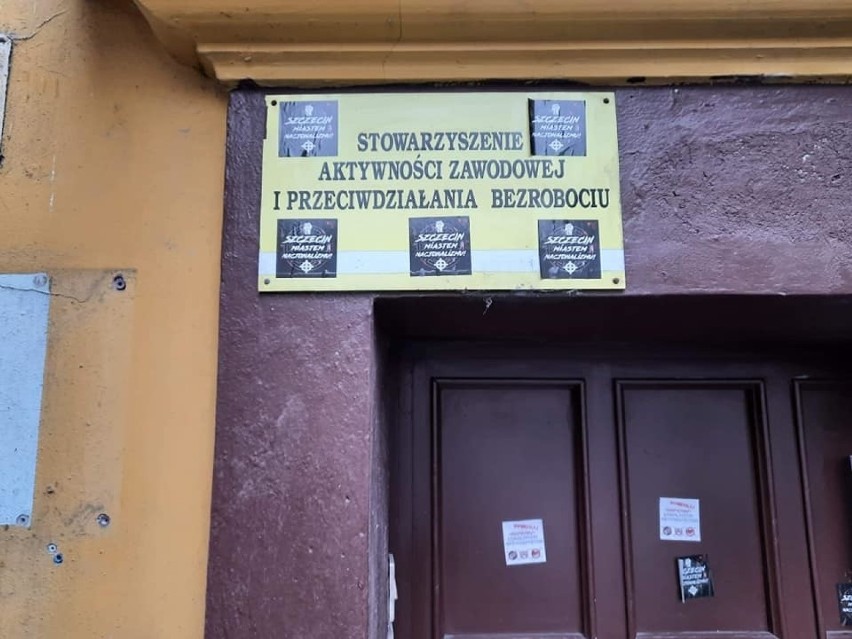 Nacjonalistyczne i wulgarne napisy na drzwiach biura szczecińskiego posła