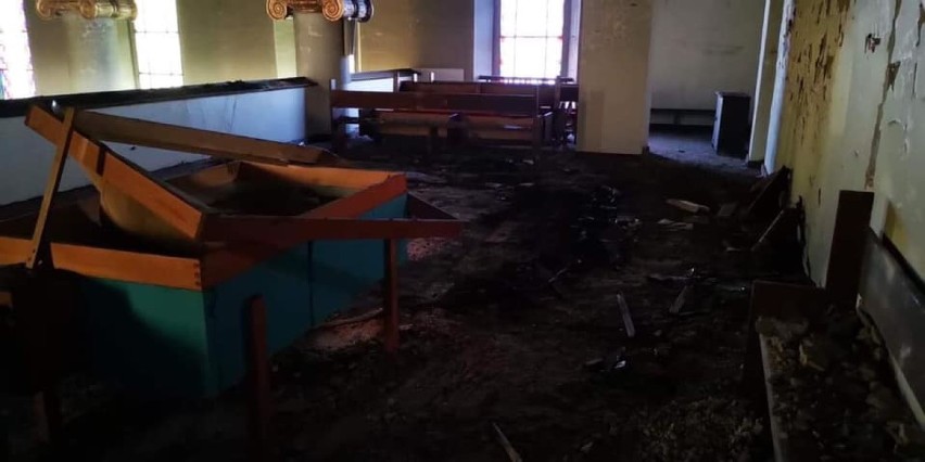Kolejne zdjęcia spalonego wnętrza kościoła w Gołańczy. Parafianie się jednoczą i zbierają pieniądze na remont