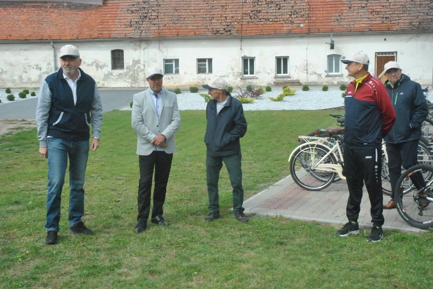 Ścieżka rowerowa Racot - Katarzynin - Choryń została oficjalnie otwarta. Samorządowcy i urzędnicy przejechali ją rowerami [ZDJĘCIA] 