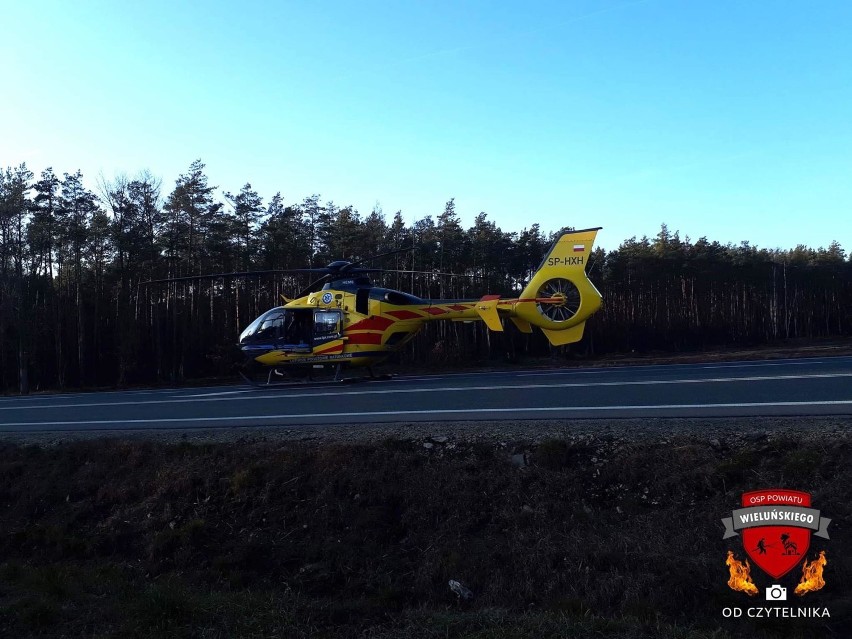 Groźny wypadek w Raduckim Folwarku. 38-letni kierowca opla poważnie ranny [FOTO, AKTUALIZACJA]