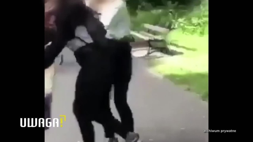 Szok! 13- latka atakuje inną nastolatkę w centrum Jeleniej Góry! Zobacz materiał TVN Uwaga