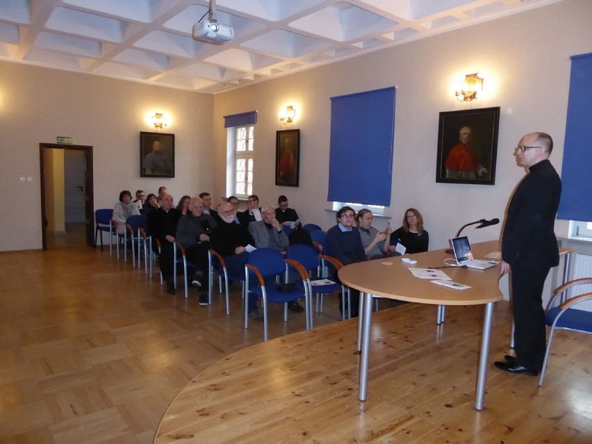 Archidiecezja Gnieźnieńska: pełnej konserwacji poddano 155 papierowych dokumentów