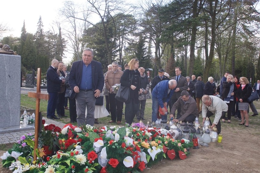 Po rozstrzygniętych wyborach odwiedziny na grobie prezydenta Sławomira Pajora