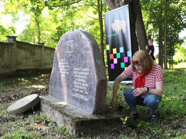 W powiecie sokólskim istnieją trzy dobrze zachowane cmentarze żydowskie: w Sokółce, Dąbrowie Białostockiej i Krynkach.