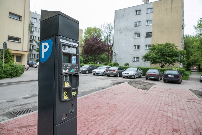 Gmina zawłaszczyła parking przy ul. Krasickiego i wyznaczyła...