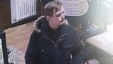 Policja w Kaliszu poszukuje tego mężczyzny. Ukradł skarbonkę na napiwki w kaliskiej kawiarni