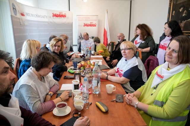 13.03.2019 krakow 
kuratorium oswiaty i wychowania ujastek  protest straj okupacyjny solidarnosc nauczyciele nauczyciel nauczycielski

 fot. anna kaczmarz / dziennik polski / polska press