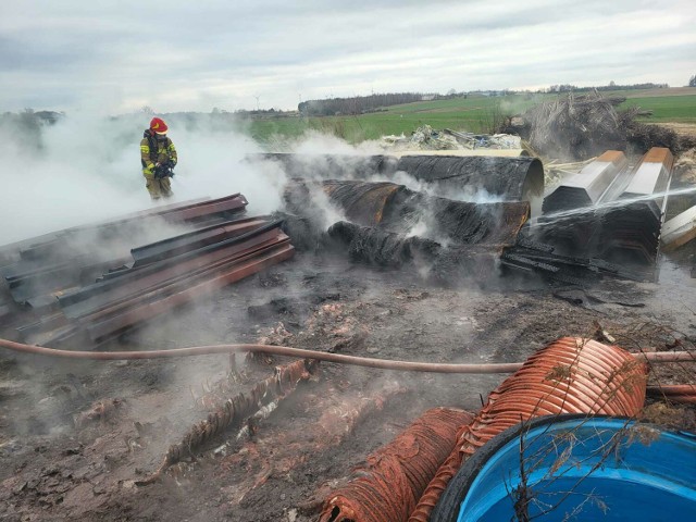 Pożar materiałów budowlanych na ulicy Podmiejskiej w Sieradzu