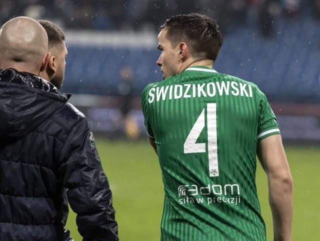 Były kapitan Radomiaka, 32-letni obrońca Maciej Świdzikowski, podpisze nowy kontrakt na dwa na lata, ale już wiadomo, że zostanie wypożyczony do KTS Weszło Warszawa.