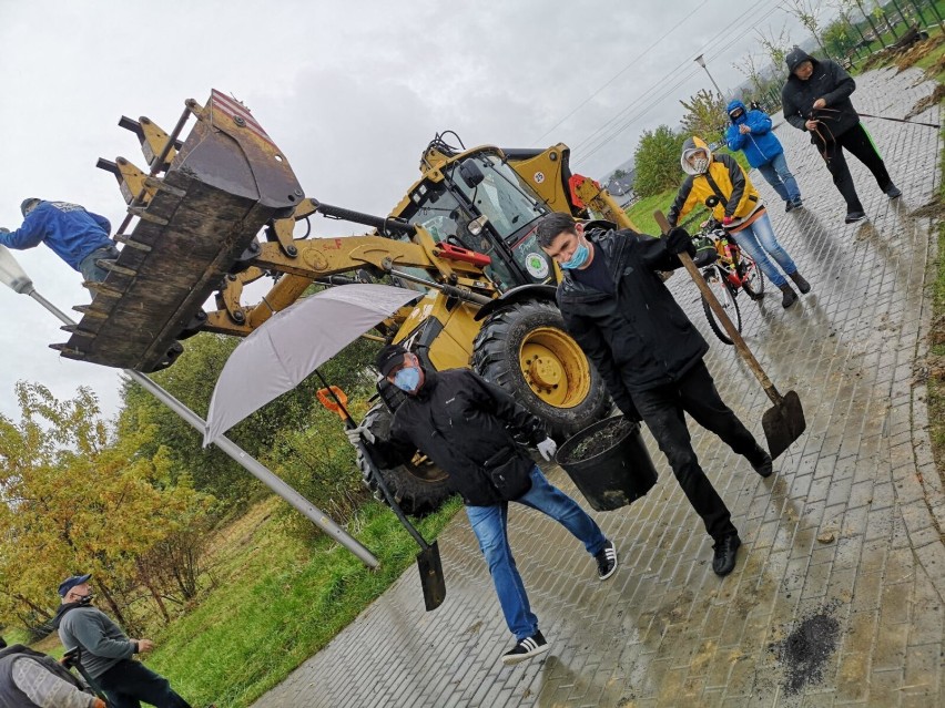 Na skwerze w Starych Tarnowicach mieszkańcy Tarnowskich...