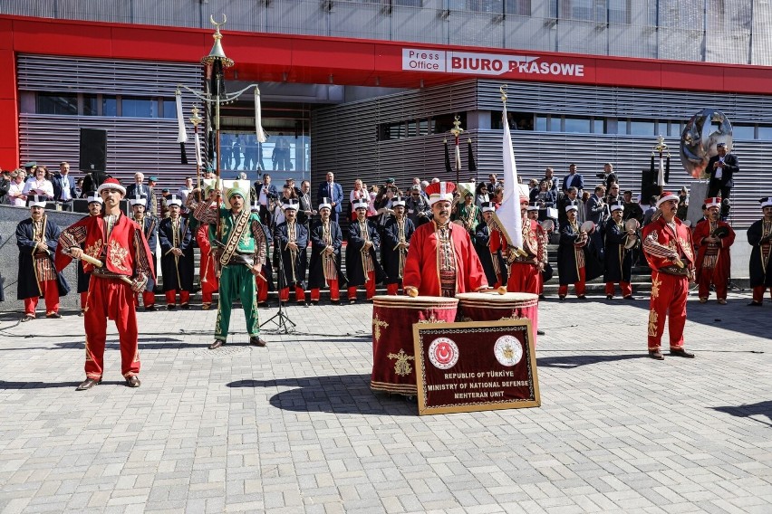 Najstarsza orkiestra wojskowa na świecie tak zagrała na Międzynarodowym Salonie Przemysłu Obronnego w Targach Kielce. Zobacz występ