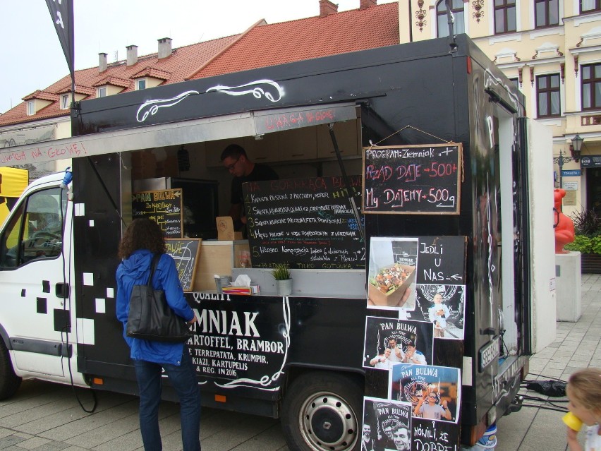 Oświęcim. Festiwal Food Trucków na Rynku Głównym [ZDJĘCIA]