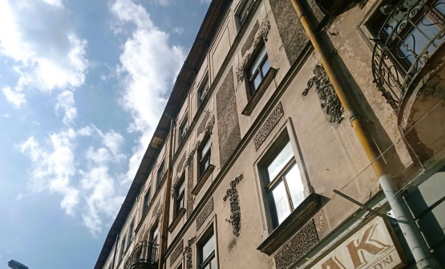 Niezielny spacer będzie doskonałą okazją do tego, aby poznać detale architektoniczne Tarnowa i dowiedzieć się ciekawych informacji na temat różnych budynków stojących w mieście