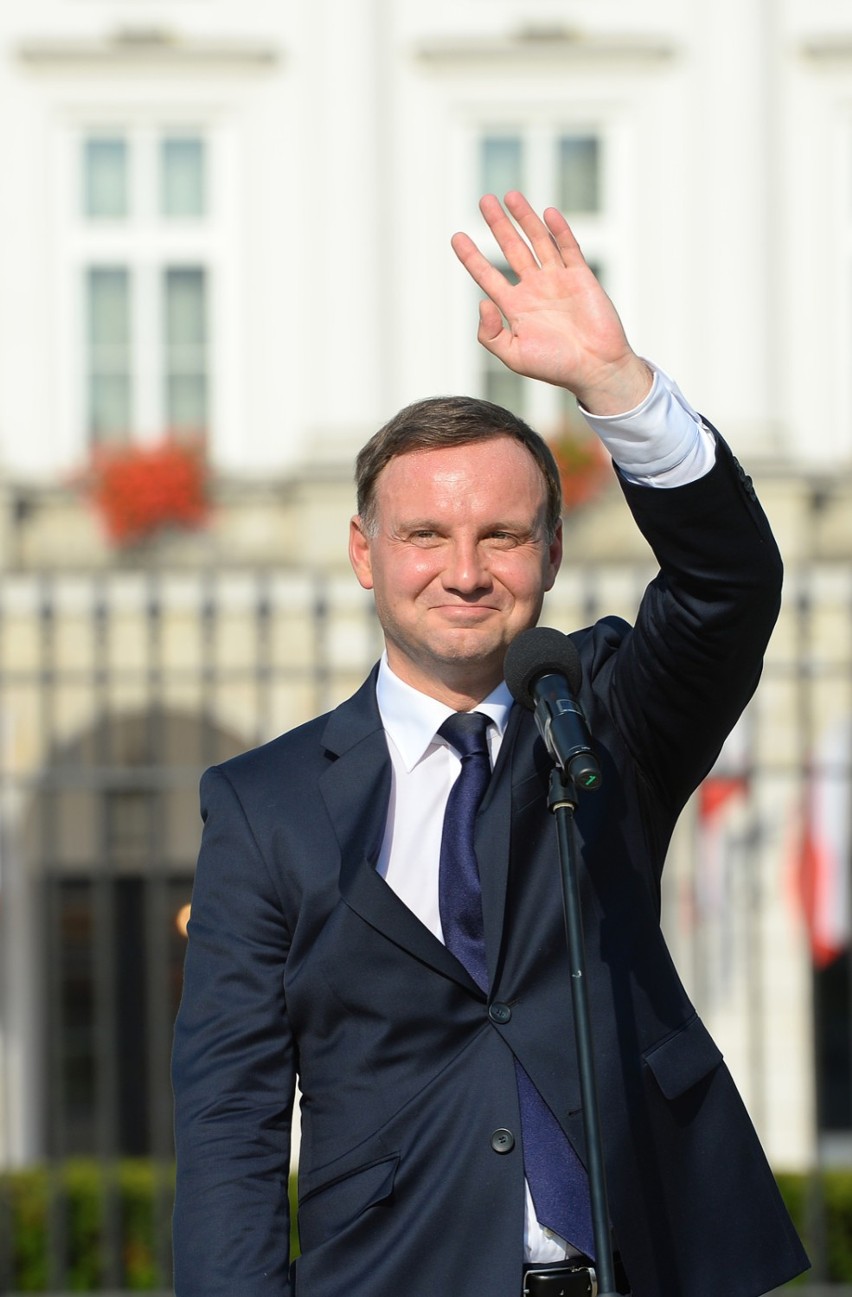 Warszawa tłumnie przywitała nowego prezydenta Andrzeja Dudę...